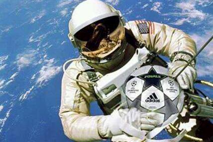 astronauta bola