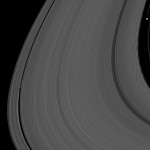 Dafne_Pa_anelA_ISS_Cassini_030610