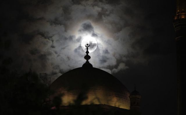 SuperMoon_Reuters_Cairo