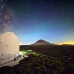 "A Estação Ótica da Terra da Agência Espacial Europeia (ESA), em Tenerife (Canárias), usa raios laser verdes para estabilizar os dois telescópios usados no teletransporte quântico - o que transfere as propriedades físicas de uma partícula de luz (fotão) e o que as recebe"