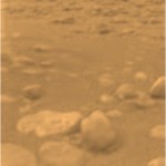 Superfície de Titã, numa imagem feita pela Huygens quando pousou no solo desta lua de Saturno