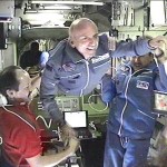 Dennis Tito na sua viagem espacial, em 2001. Crédito: Reuters