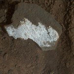 Pedra Marciana chamada Tintina tem 4 centímetros de diâmetro. Crédito: NASA/JPL-Caltech/MSSS