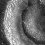 cratera_concentrica_bacia_Apollo_Lua_NAC_LROC_030513